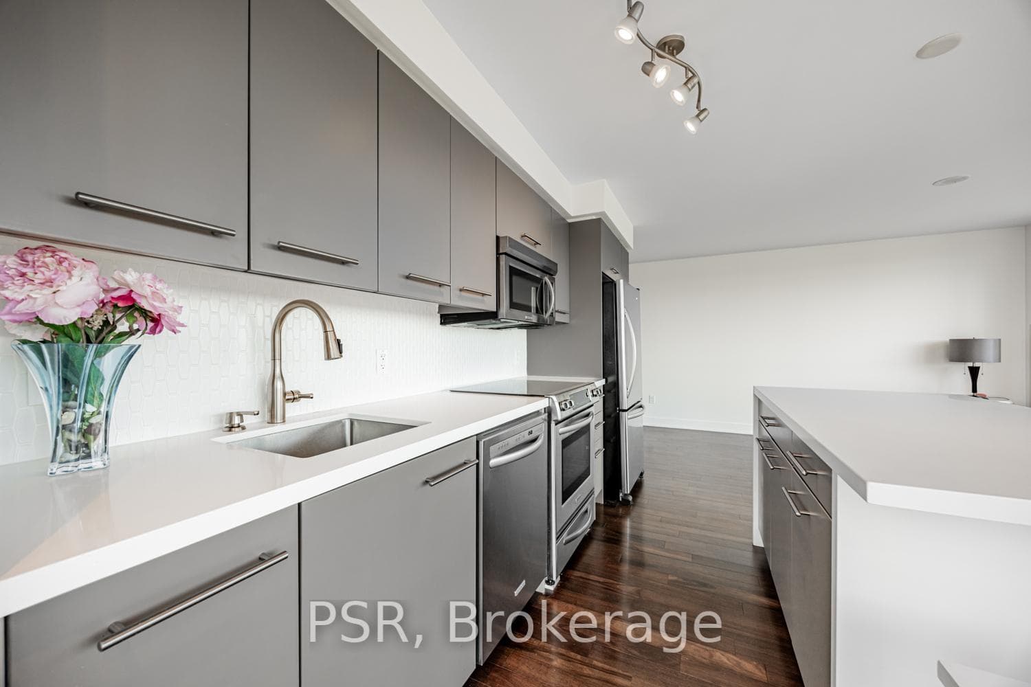 1048 Broadview Avenue Unit 708 photo 4