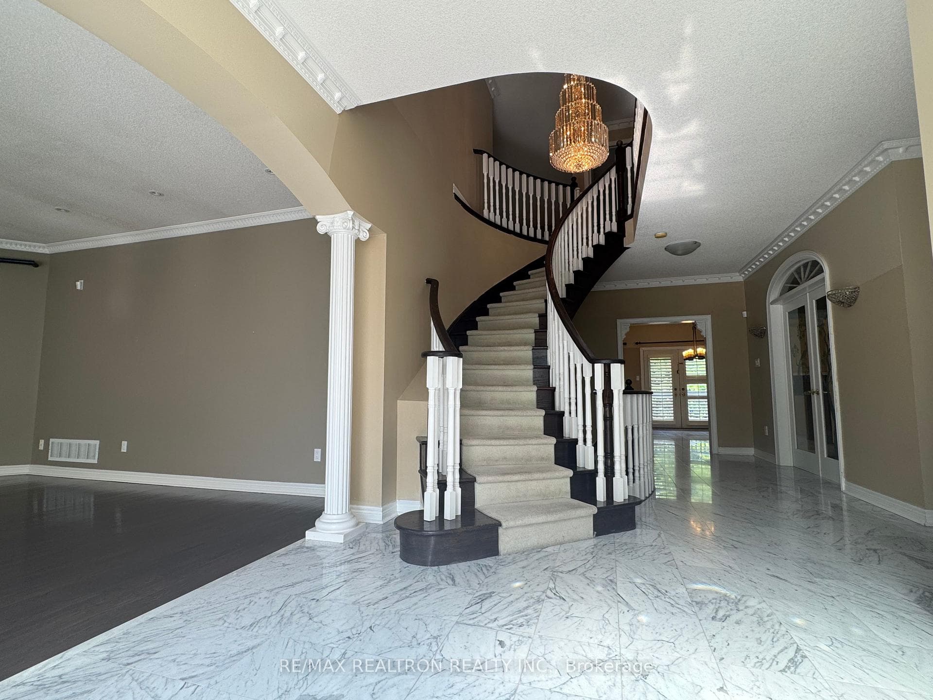 21 Goldring Crescent photo 4