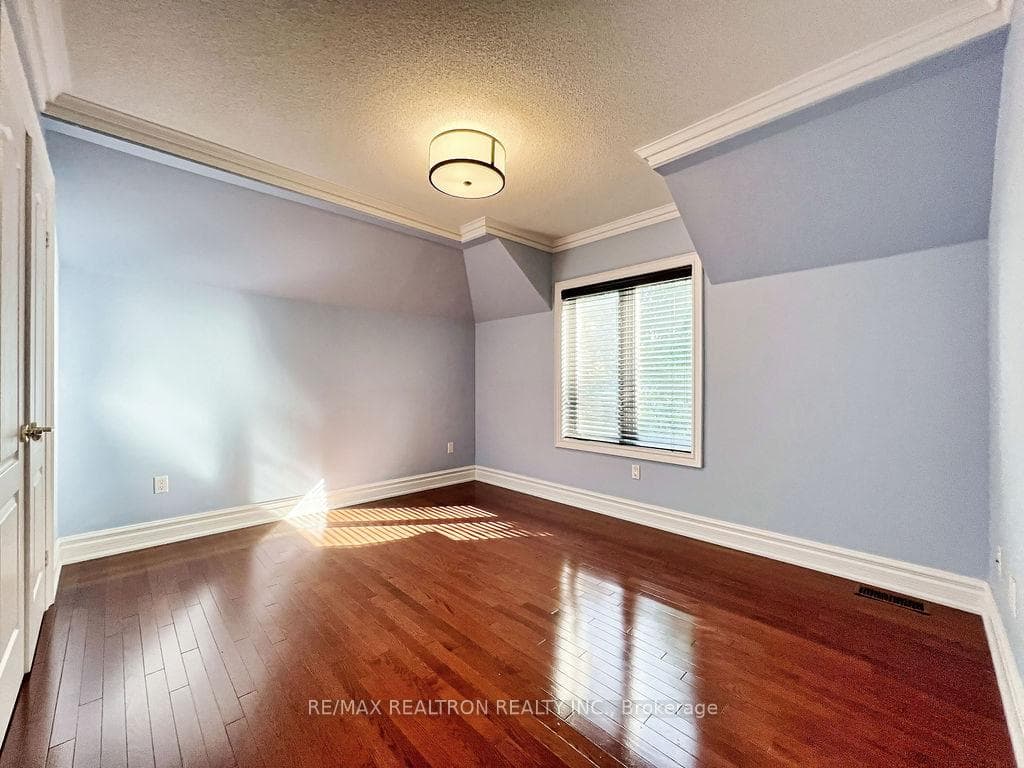 485 Beverley Glen Boulevard photo 26