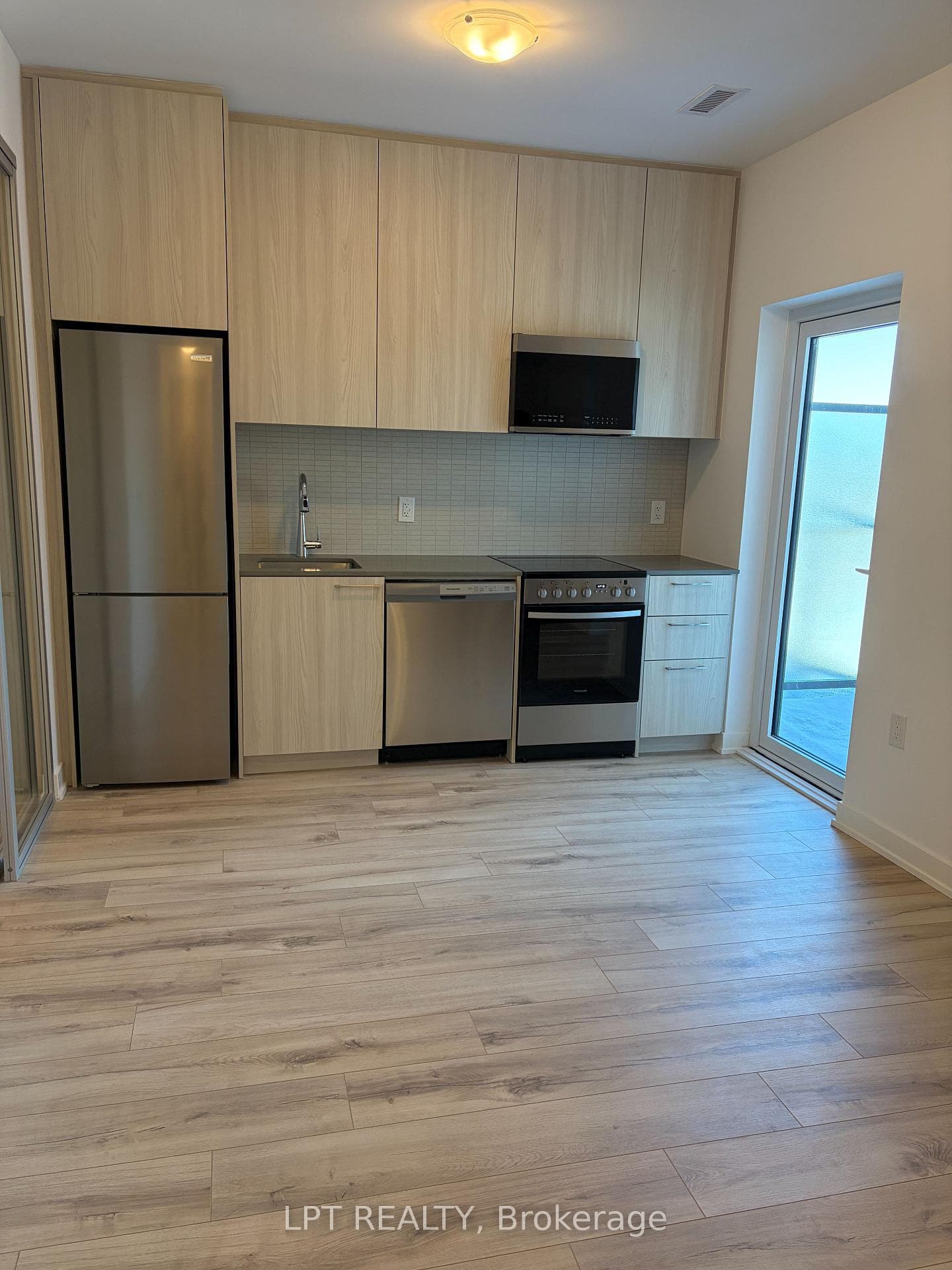 7439 Kingston Road Unit 1118A photo 6