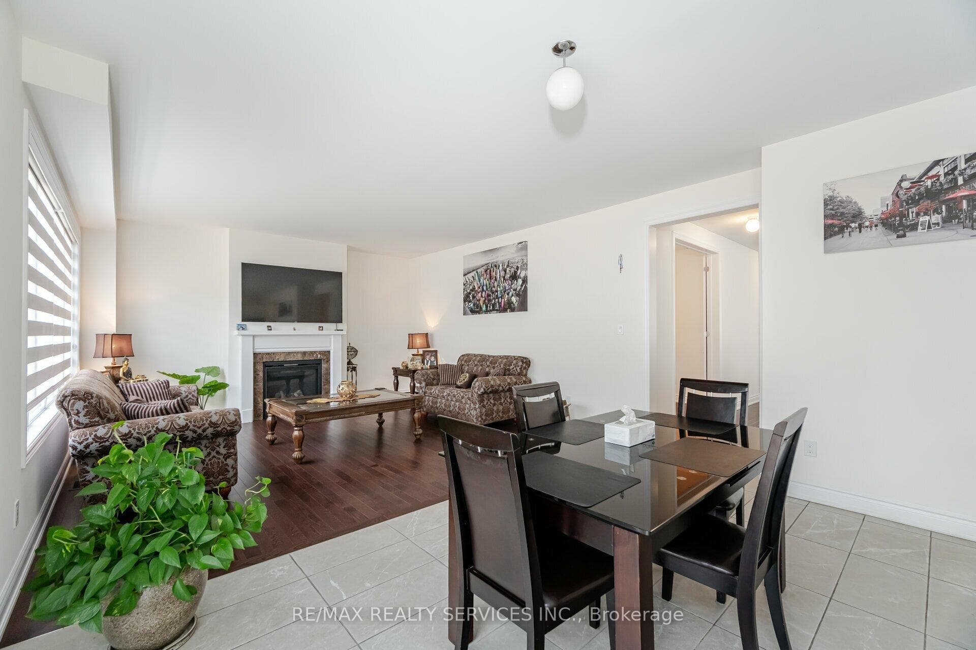 36 Lowell Crescent photo 7