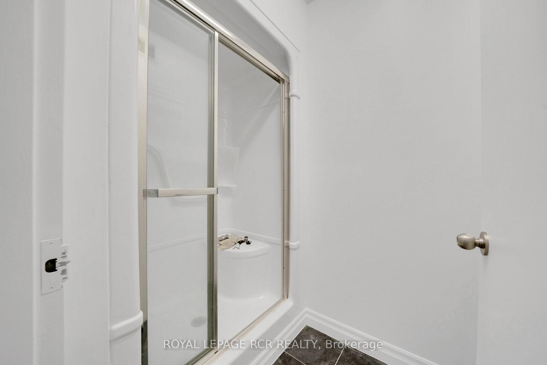 3-piece Washroom W/ Standalone Shower