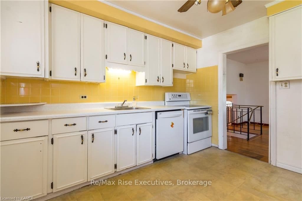 75 POPLAR Street photo 9
