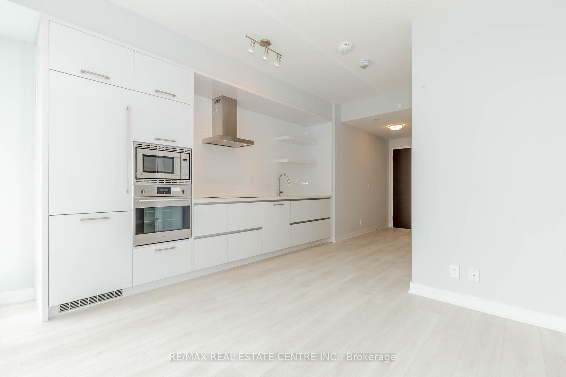 2221 Yonge Street Unit 3706 photo 6