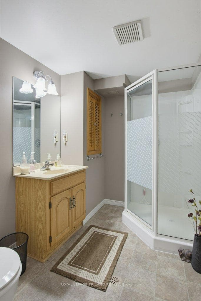 5 Warren Crescent photo 33
