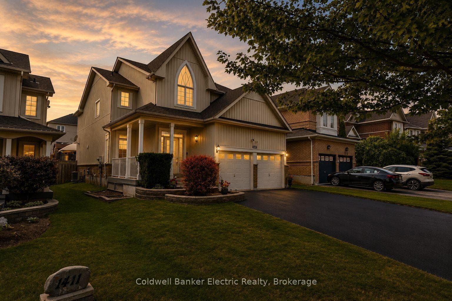 1407 Ashgrove Crescent photo 1