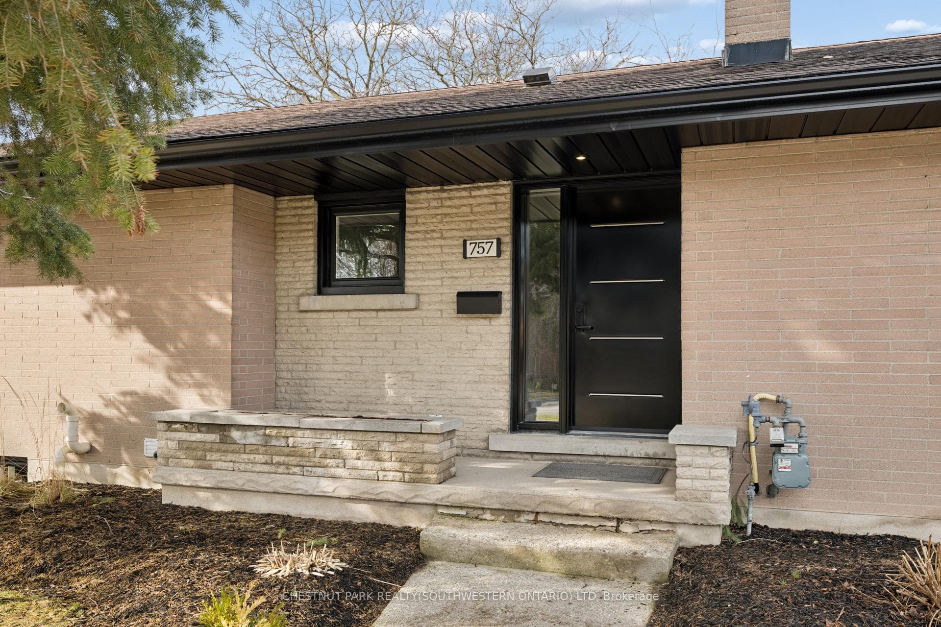 757 Westmount Road photo 9