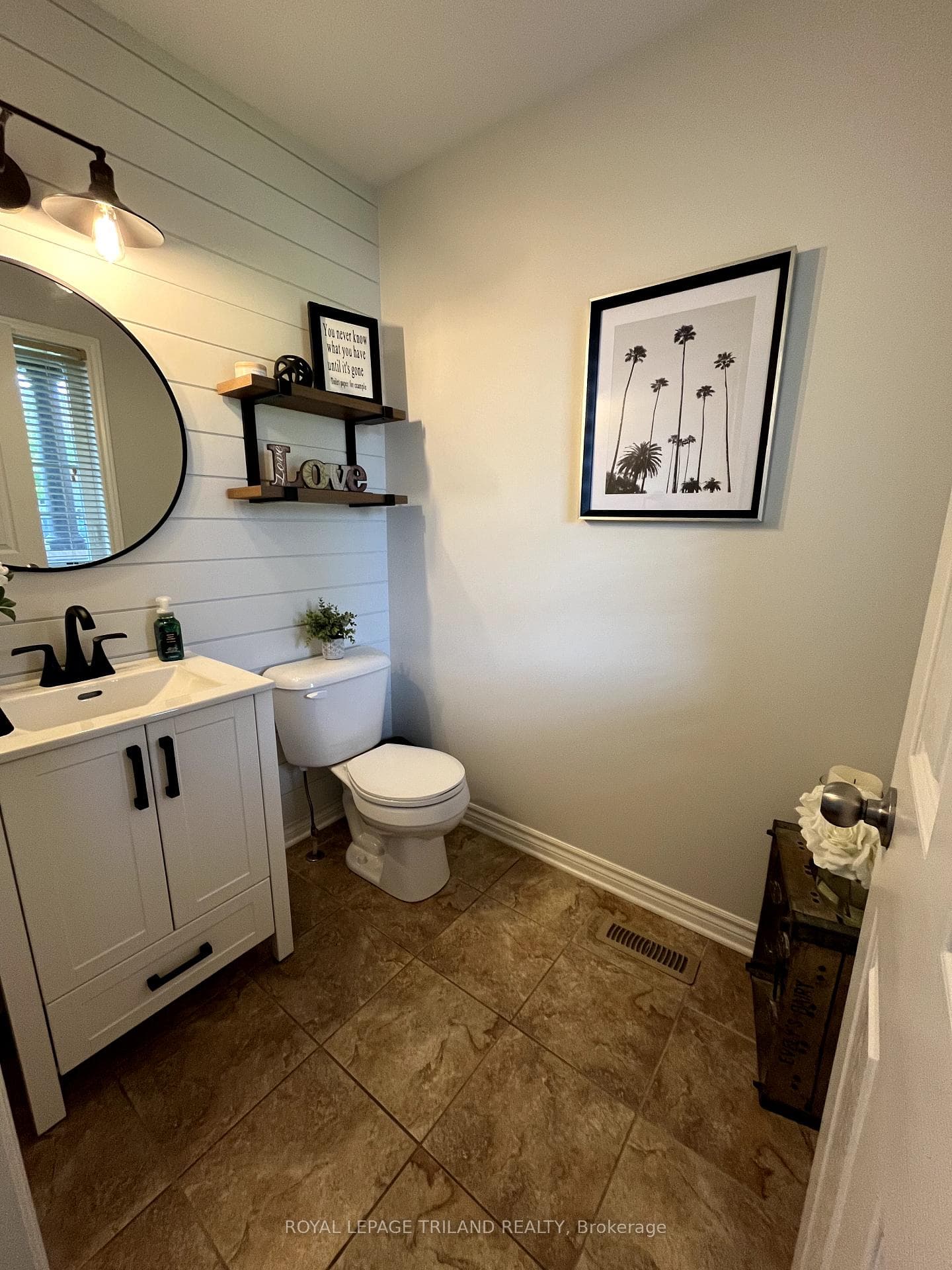16 Pear Tree Avenue photo 2