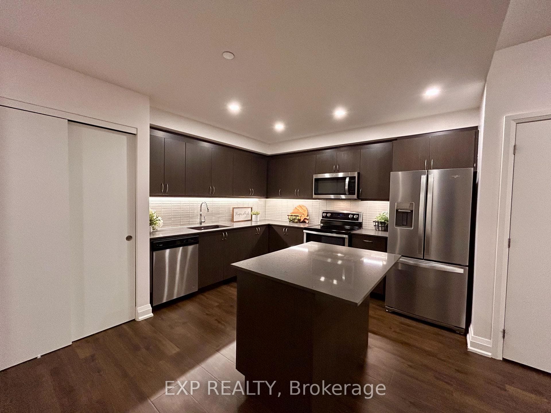 58 Lakeside Terrace photo 8