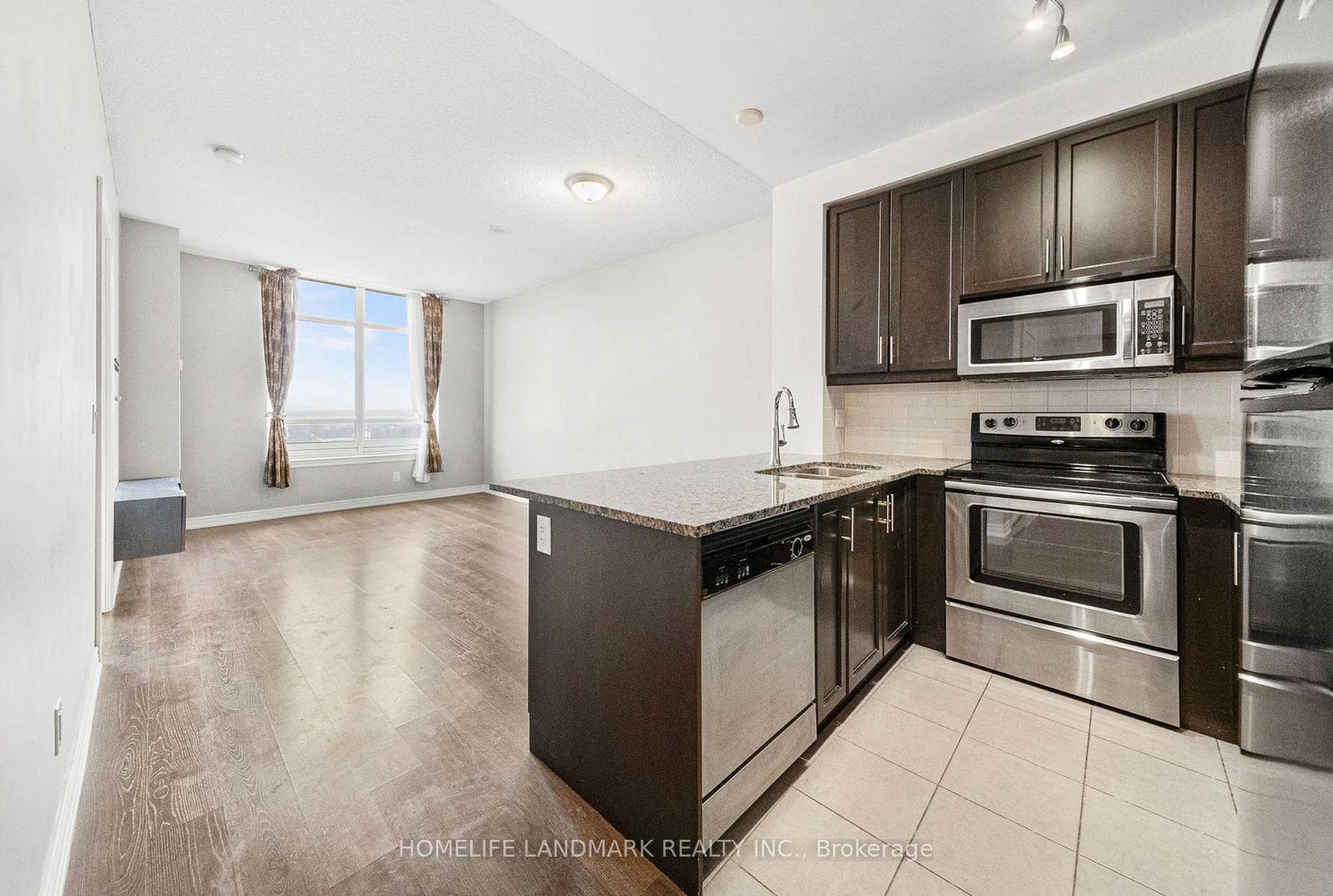 9245 Jane Street Unit 1212 photo 1