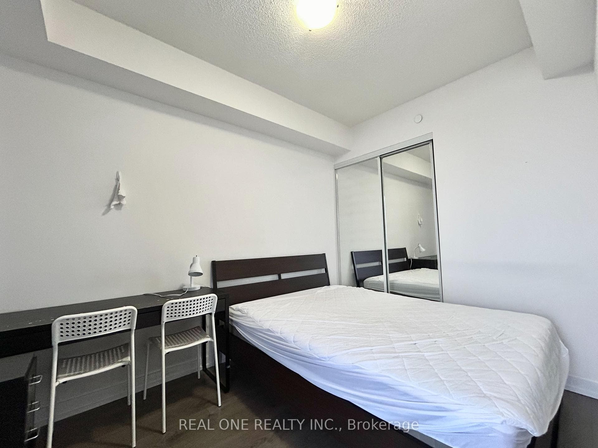 297 College Street Unit 1807 photo 8