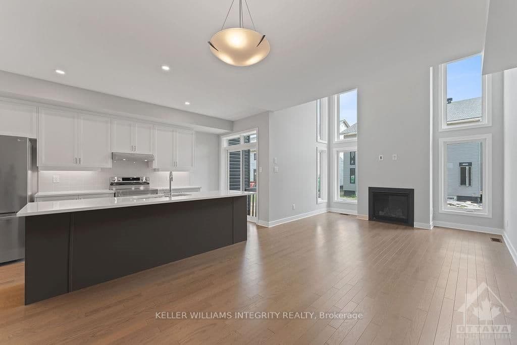 127 BRISTOL Crescent photo 4