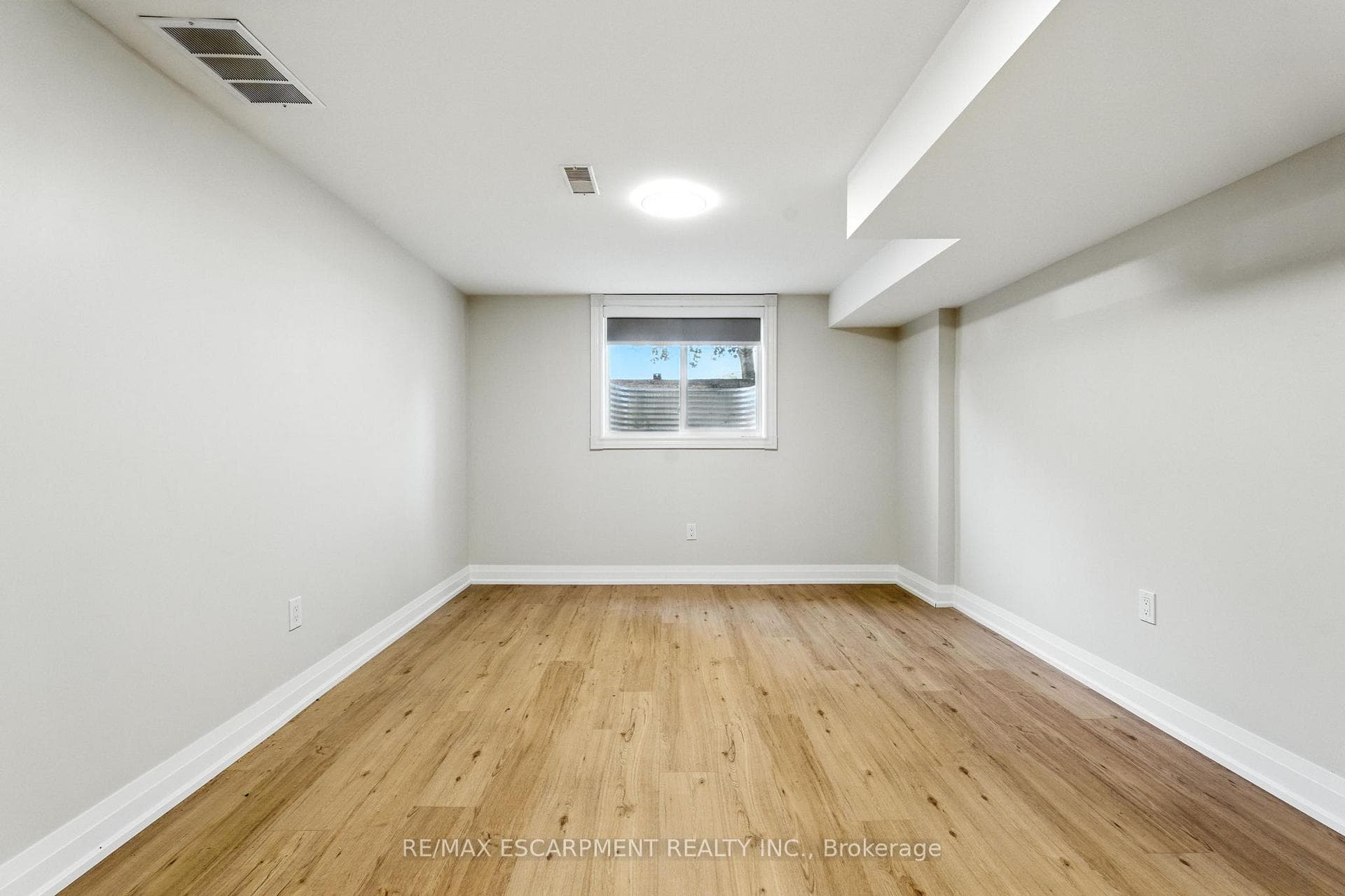 929 Upper Ottawa Street Unit B photo 10