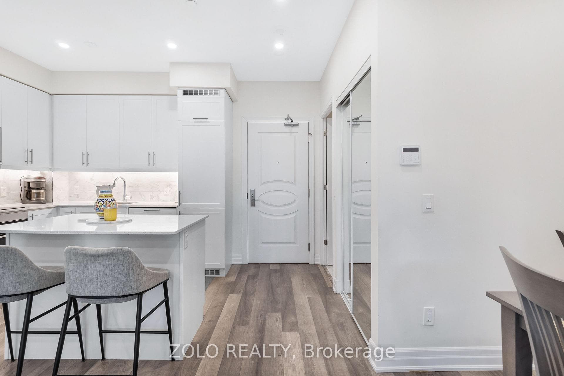 9085 Jane Street Unit 211 photo 4