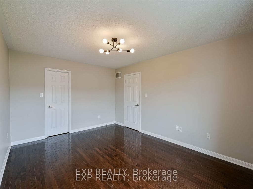 653 Frank Place photo 28
