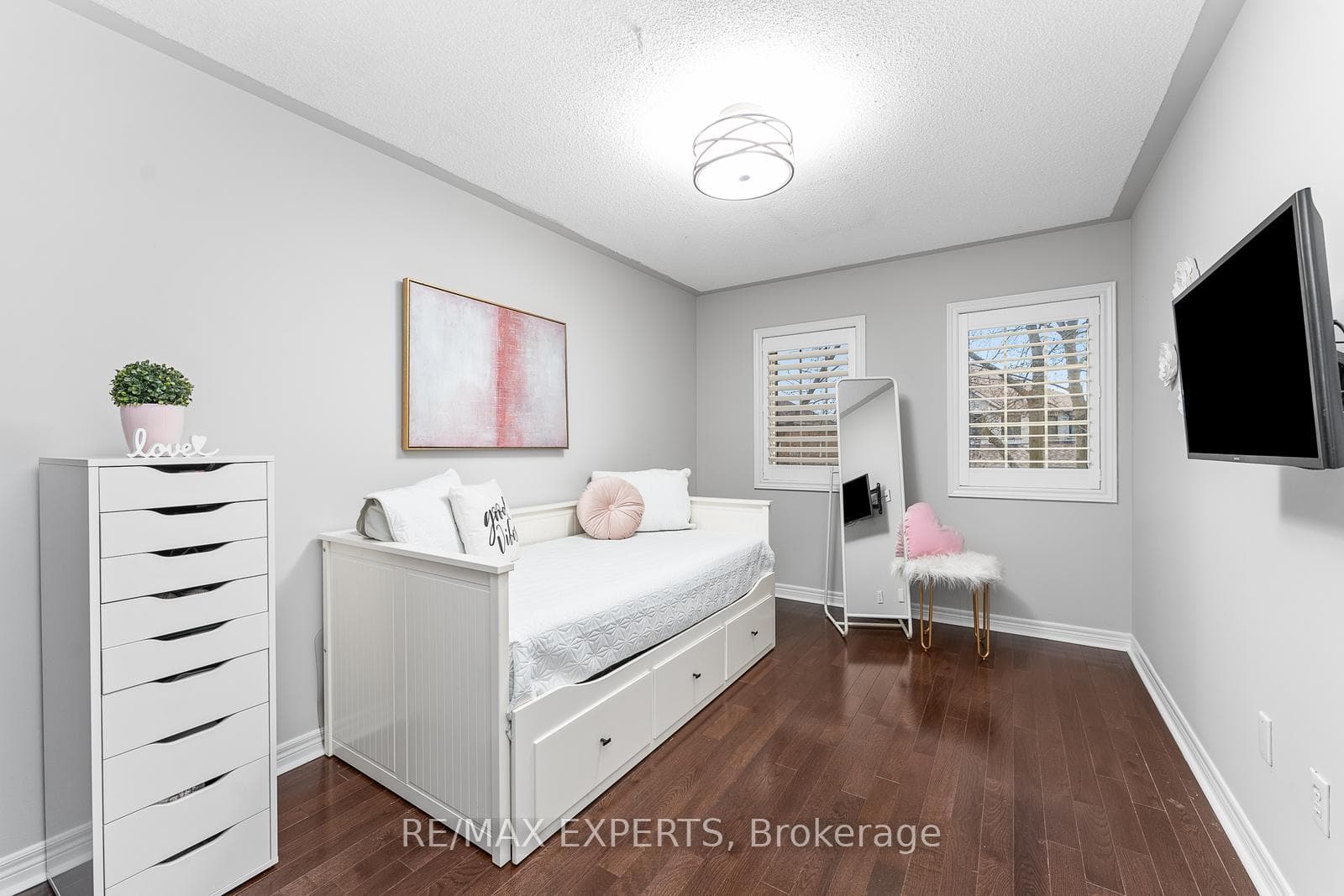 47 La Neve Avenue photo 24