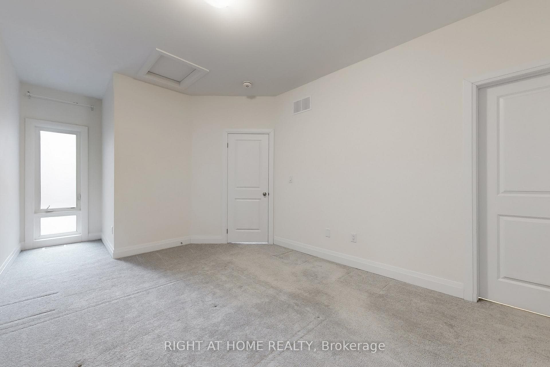 157 Blick Crescent photo 22