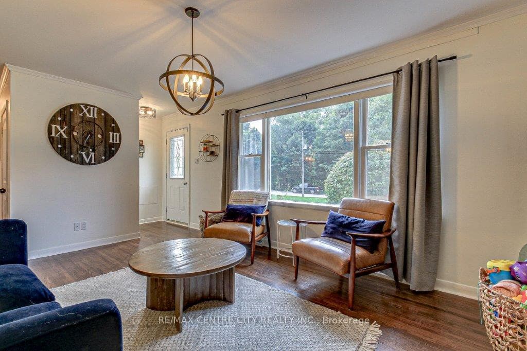 21 KAREN Street photo 2