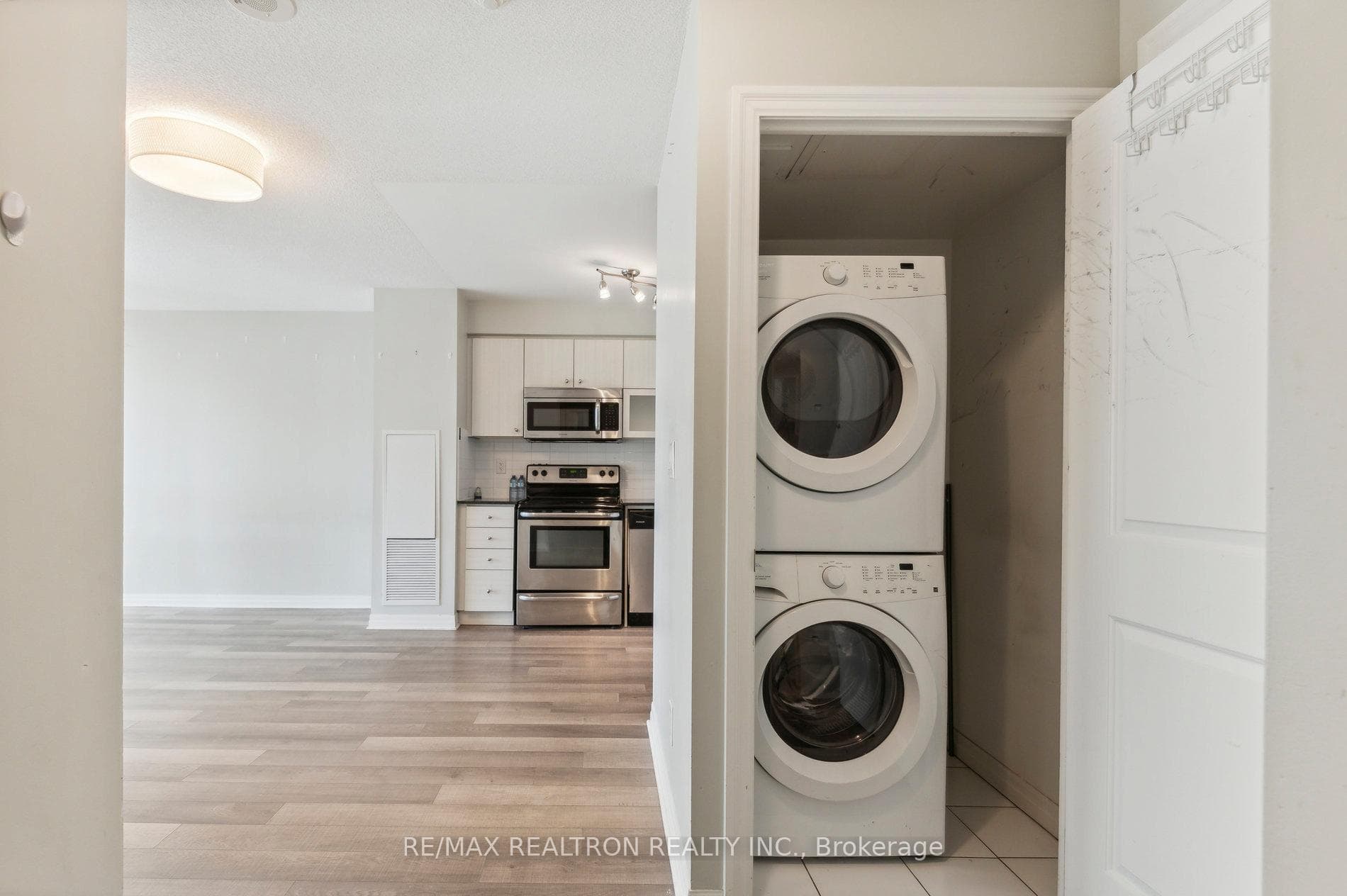 2015 Sheppard Avenue Unit 102 photo 8