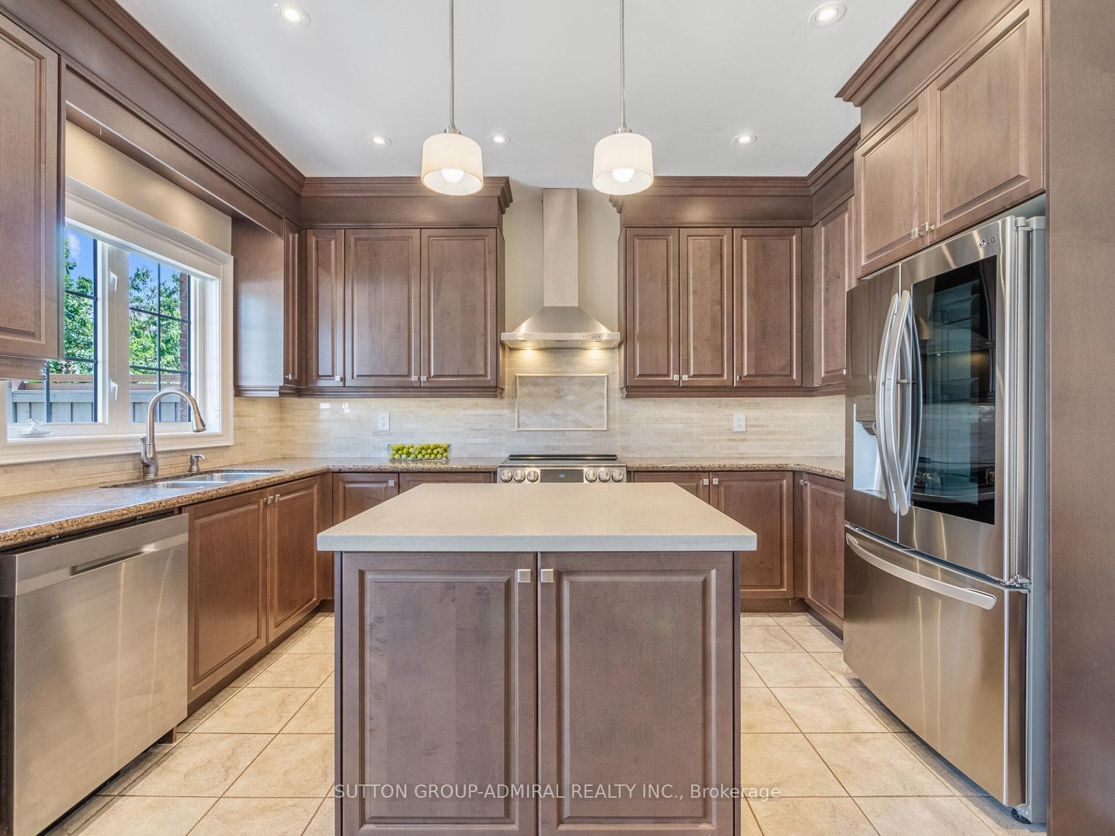77 Arrowood Crescent photo 12