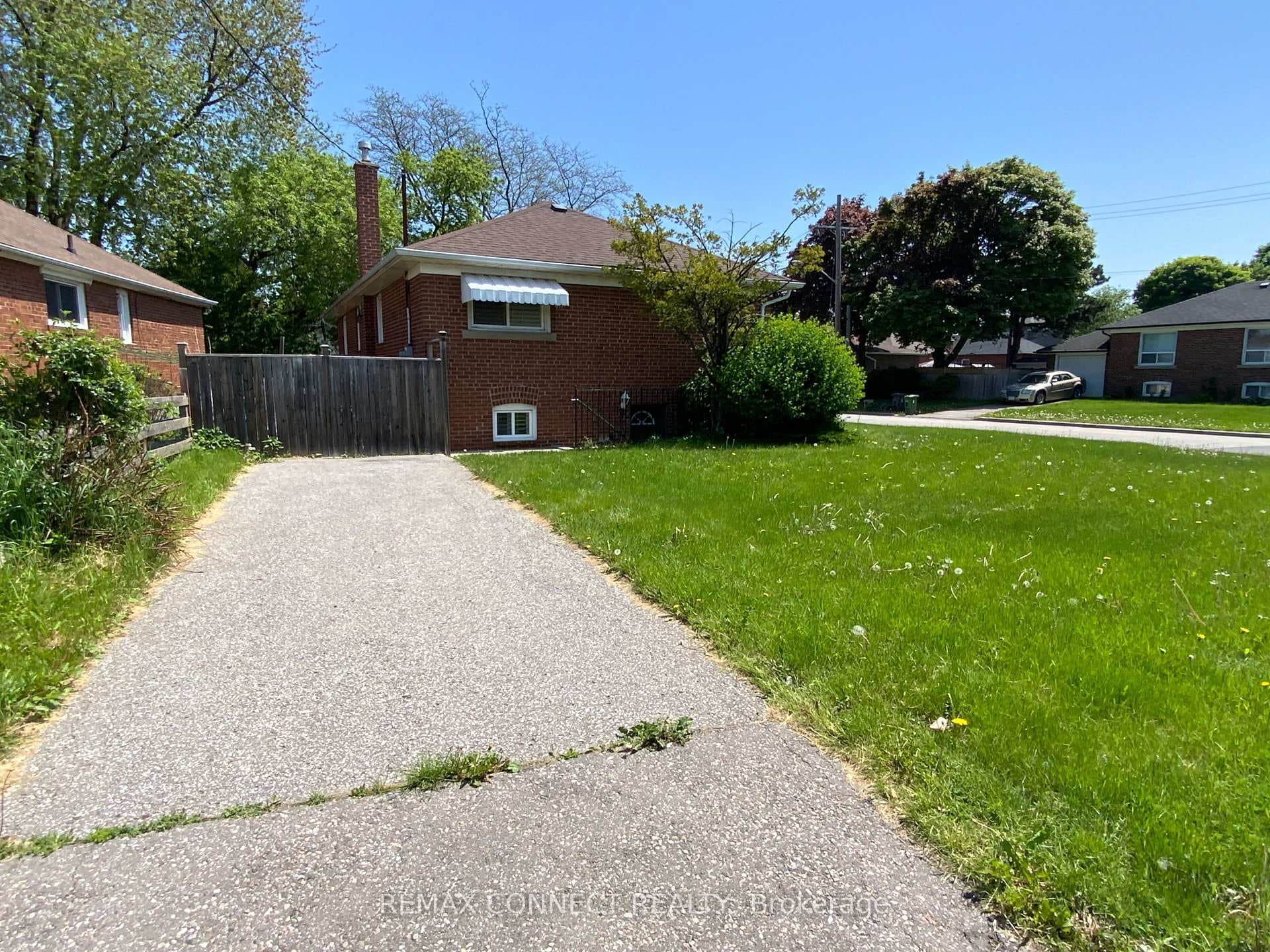 2 Kellyvale Road Unit Bsmt RmC photo 3