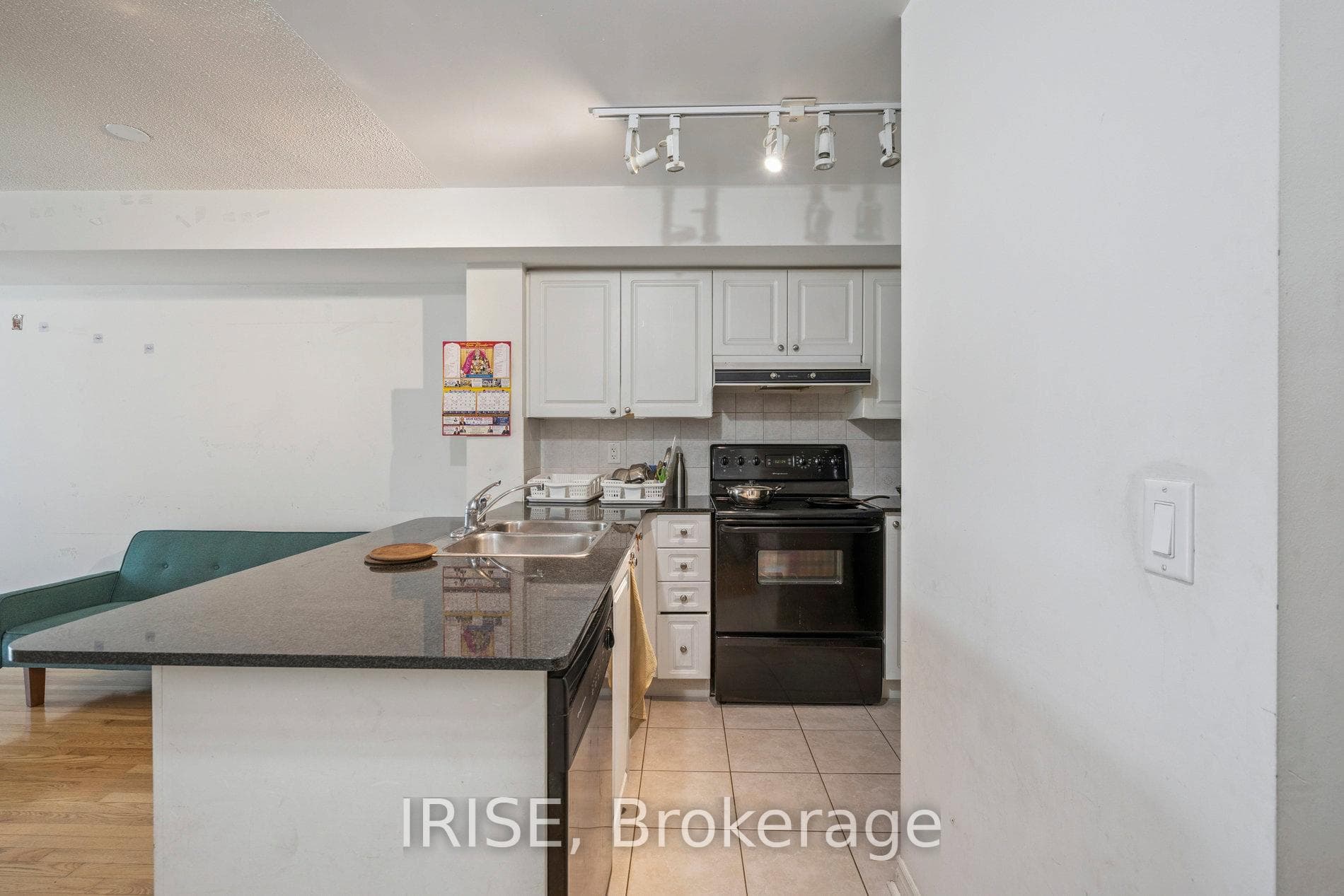 33 Elm Drive Unit 411 photo 11