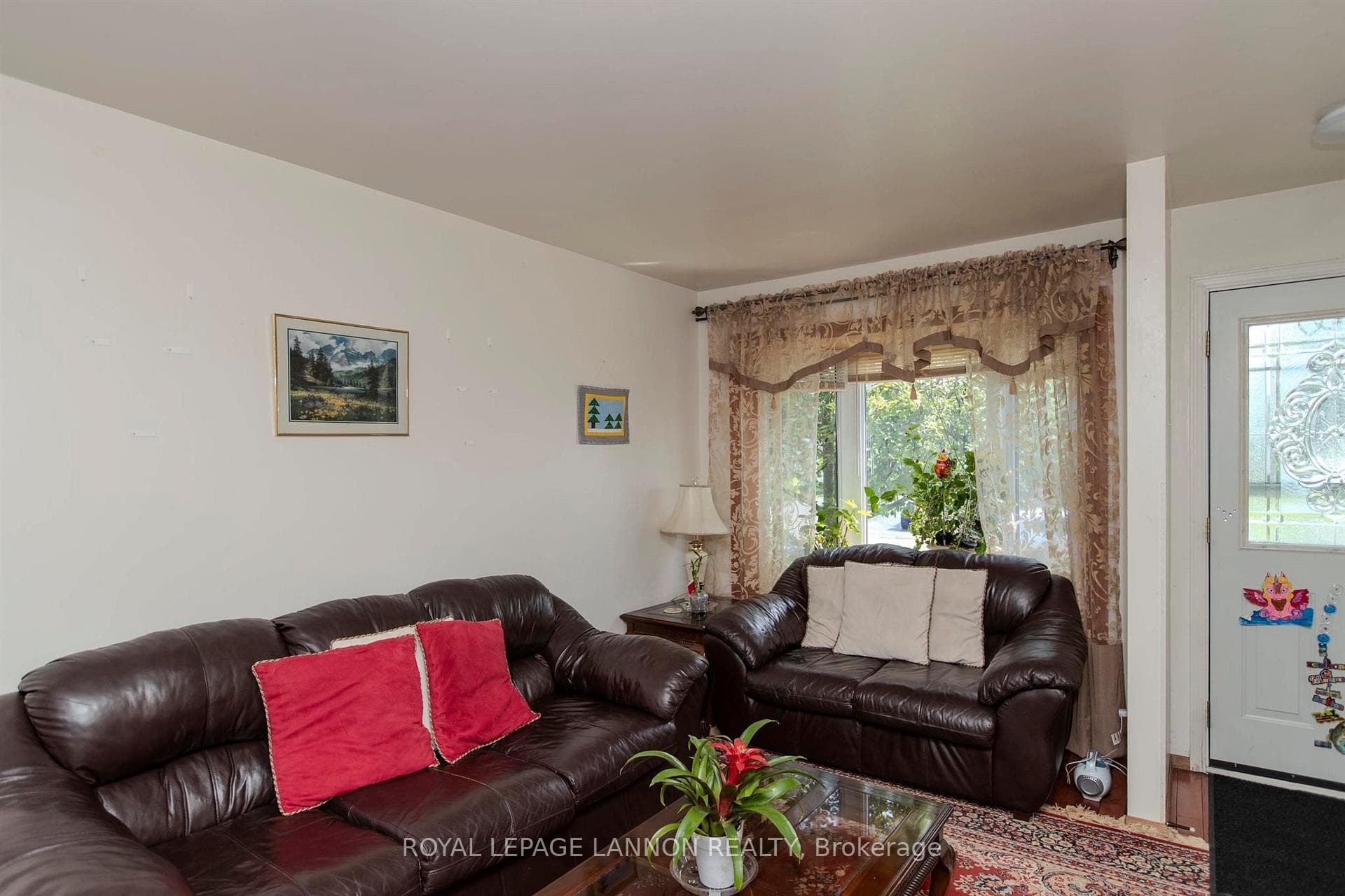 169 Inglewood Crescent photo 4