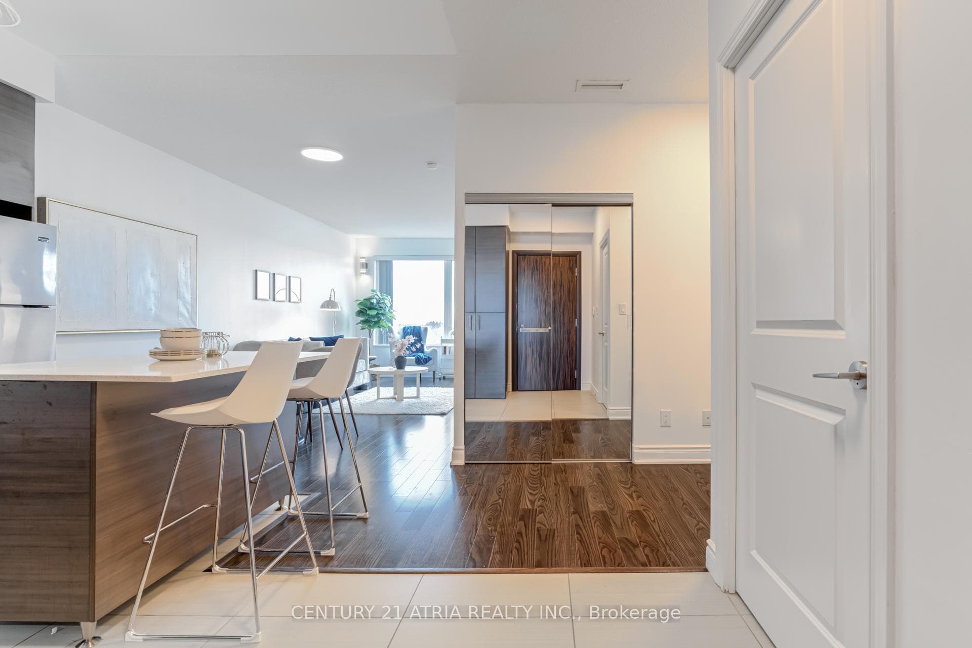 325 South Park Road Unit 609 photo 2