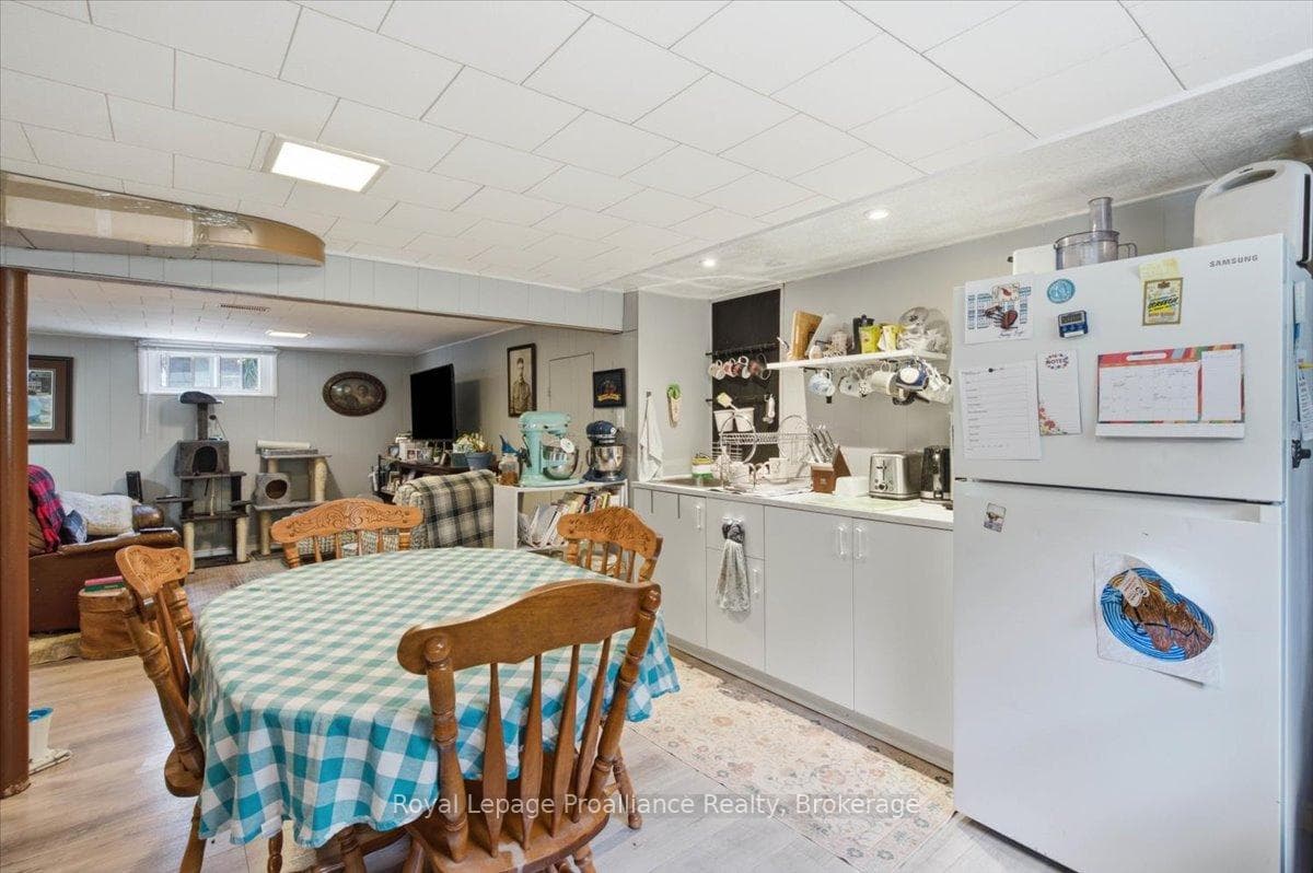 337 Bridge Street photo 29