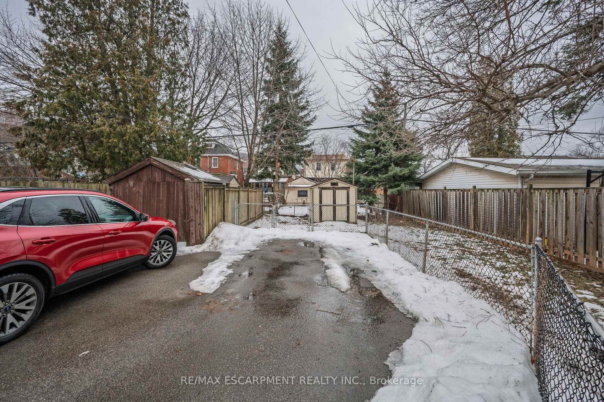 246 Ottawa Street photo 34