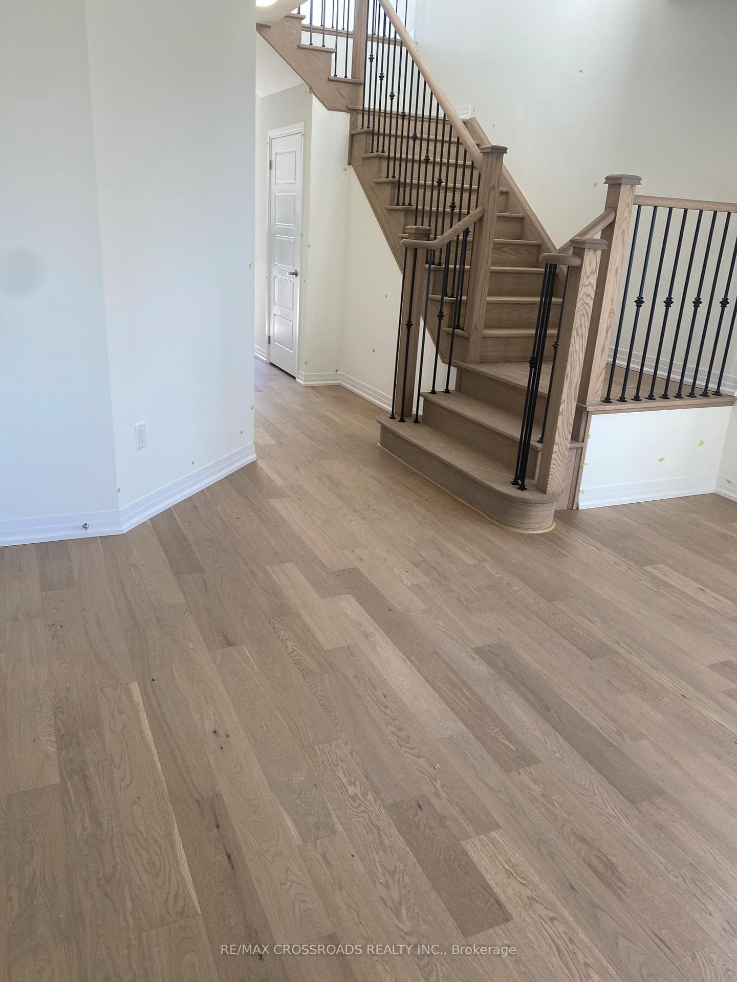 25 Velvet Way photo 4