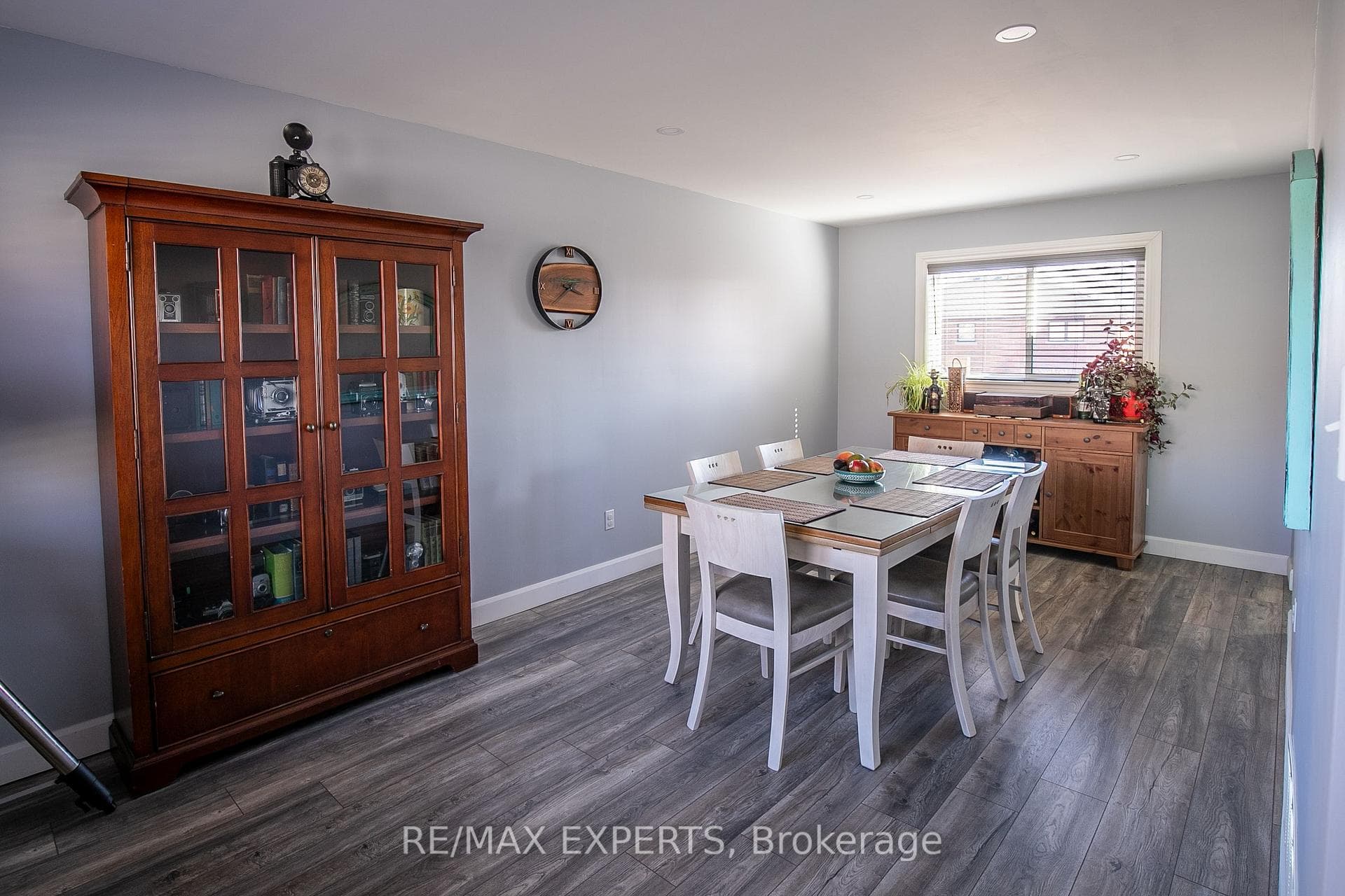 213 Melbourne Drive photo 9