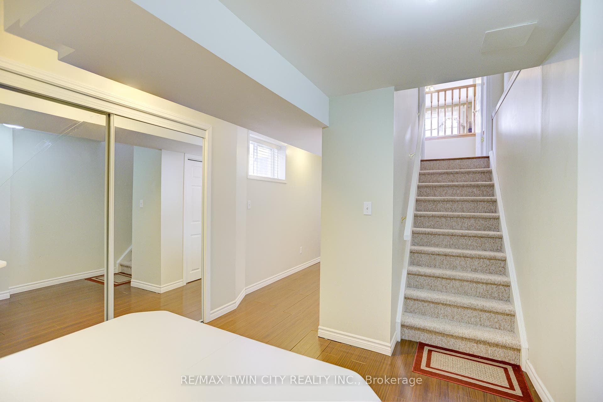 106 Country Clair Street photo 27