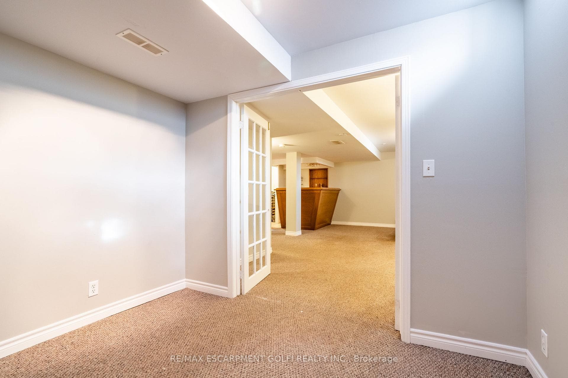 12 Featherwood Crescent photo 34