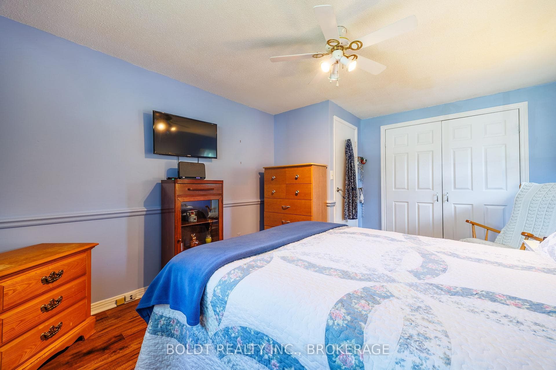 77 Elma Street photo 16