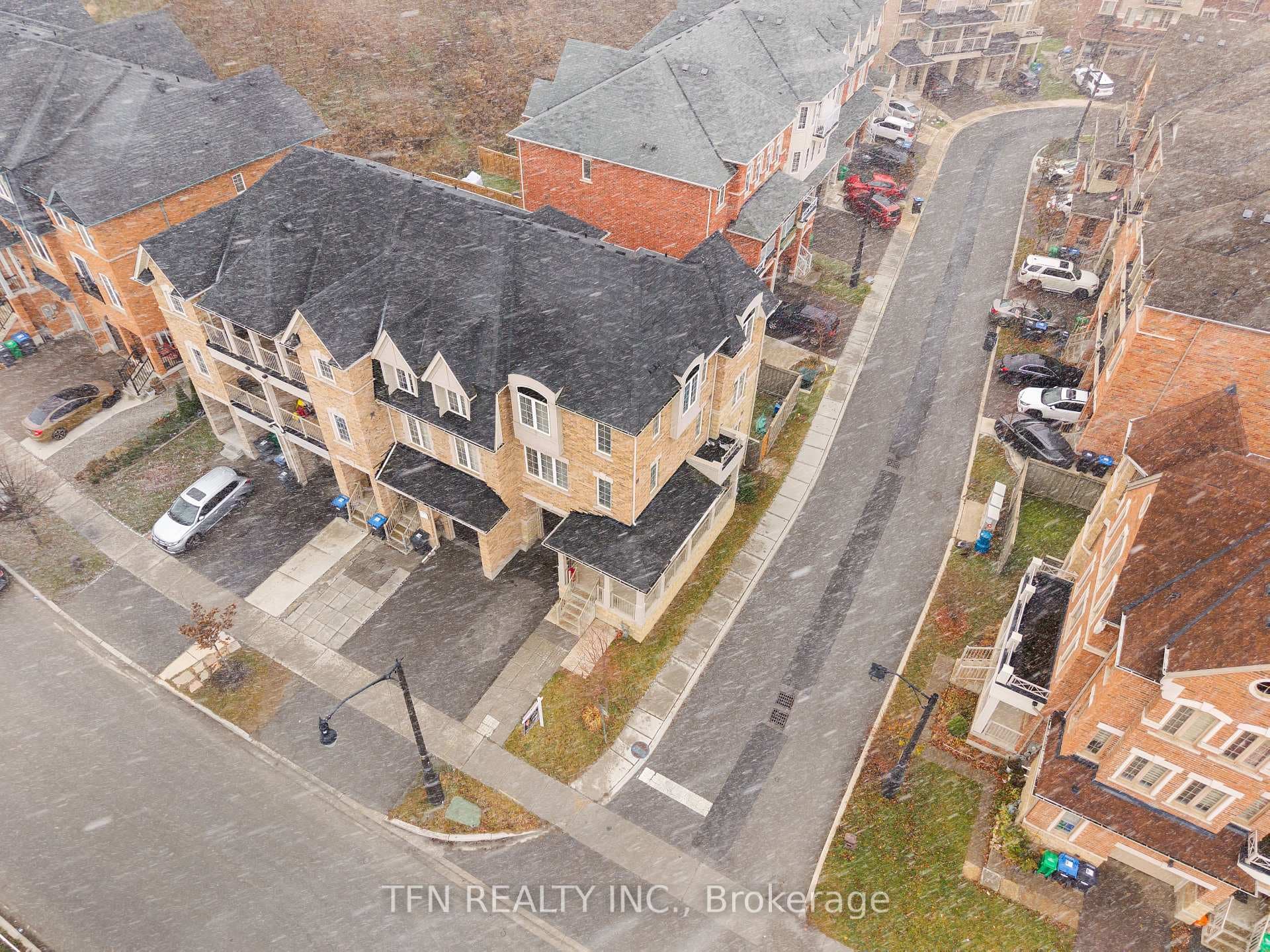 2 Shiff Crescent photo 49