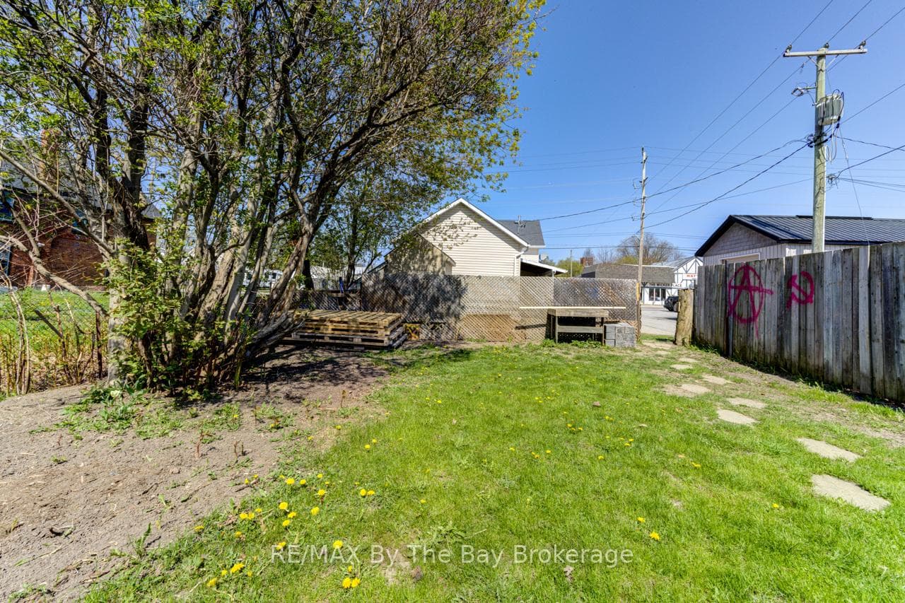 8 Yonge Street photo 23