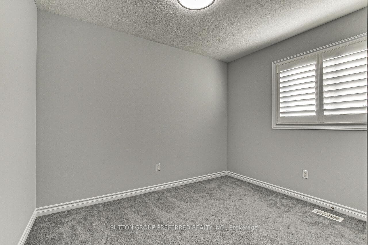 1851 Frederick Crescent photo 21