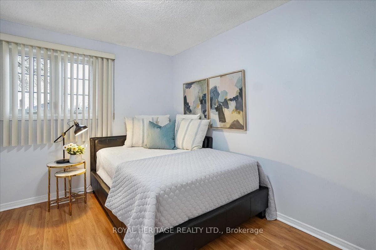 148 Adele Crescent photo 15