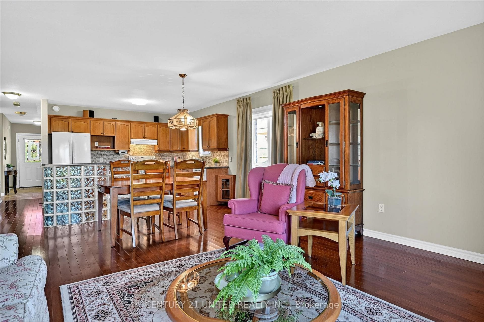 6 Village Crescent photo 13