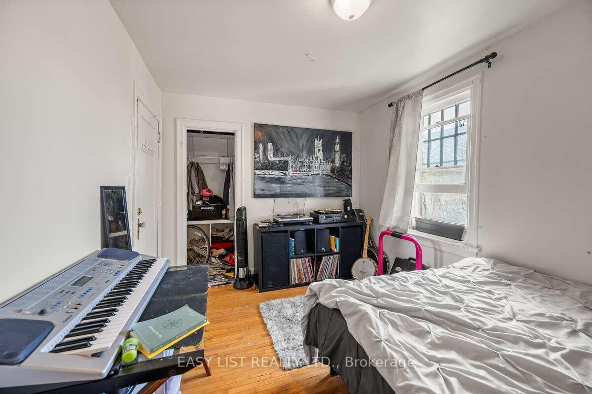 550 Brock Street photo 15