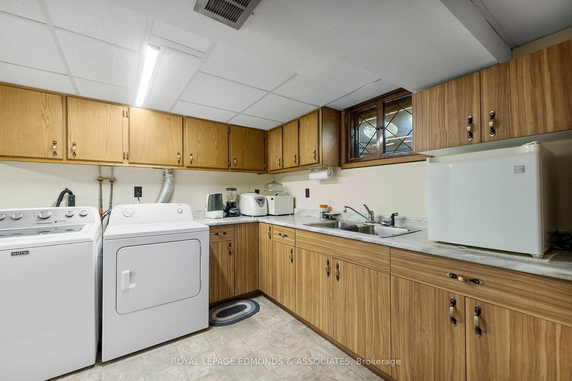 203 Everett Street photo 24