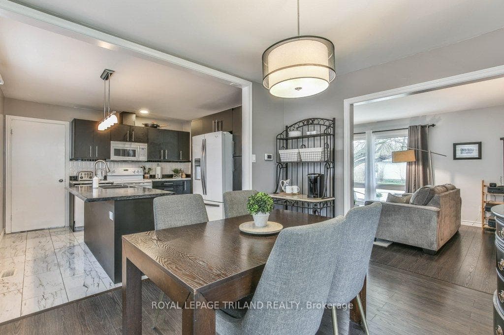 834 VISCOUNT Road photo 14