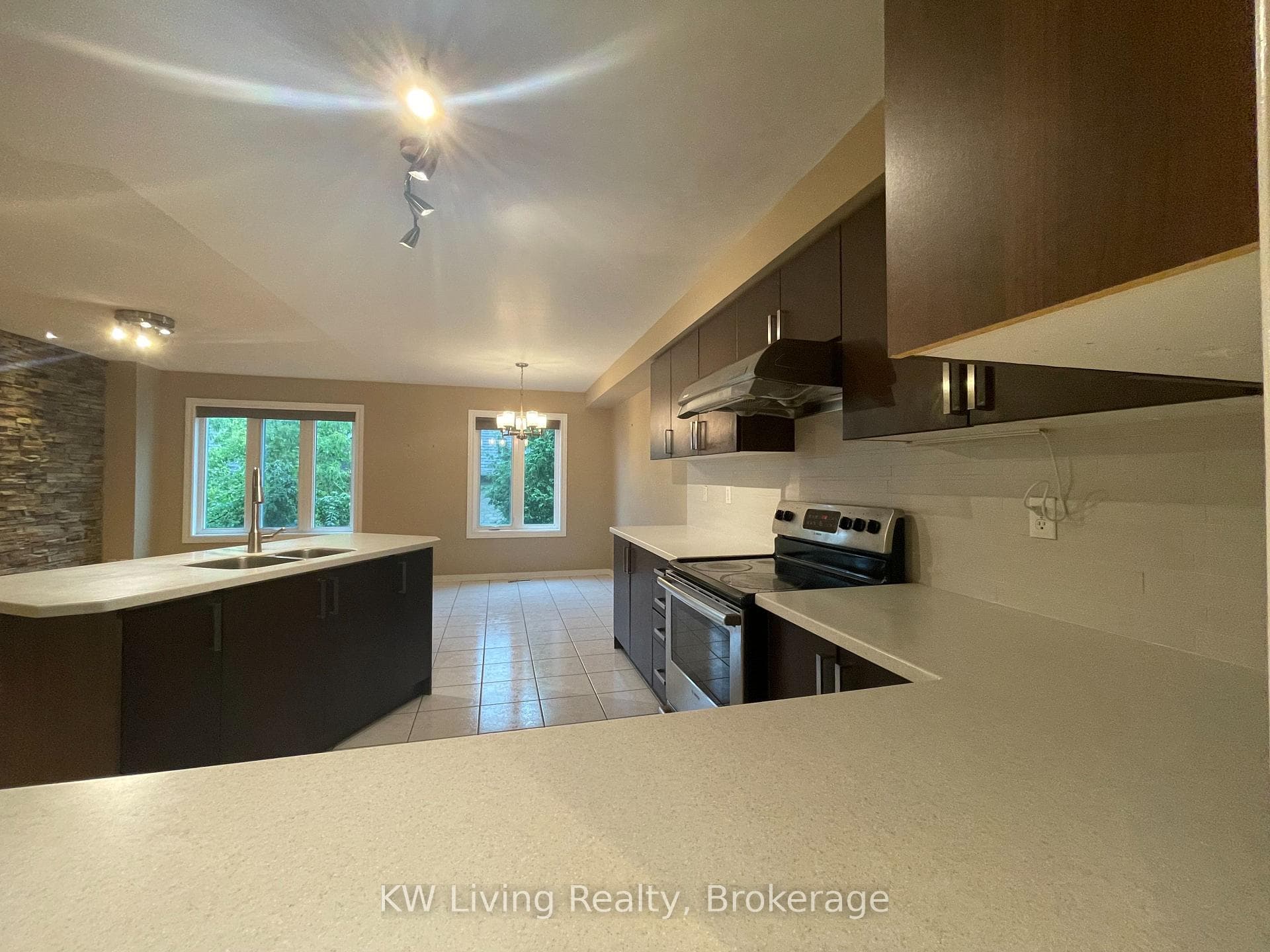 60 Coburg Crescent photo 9