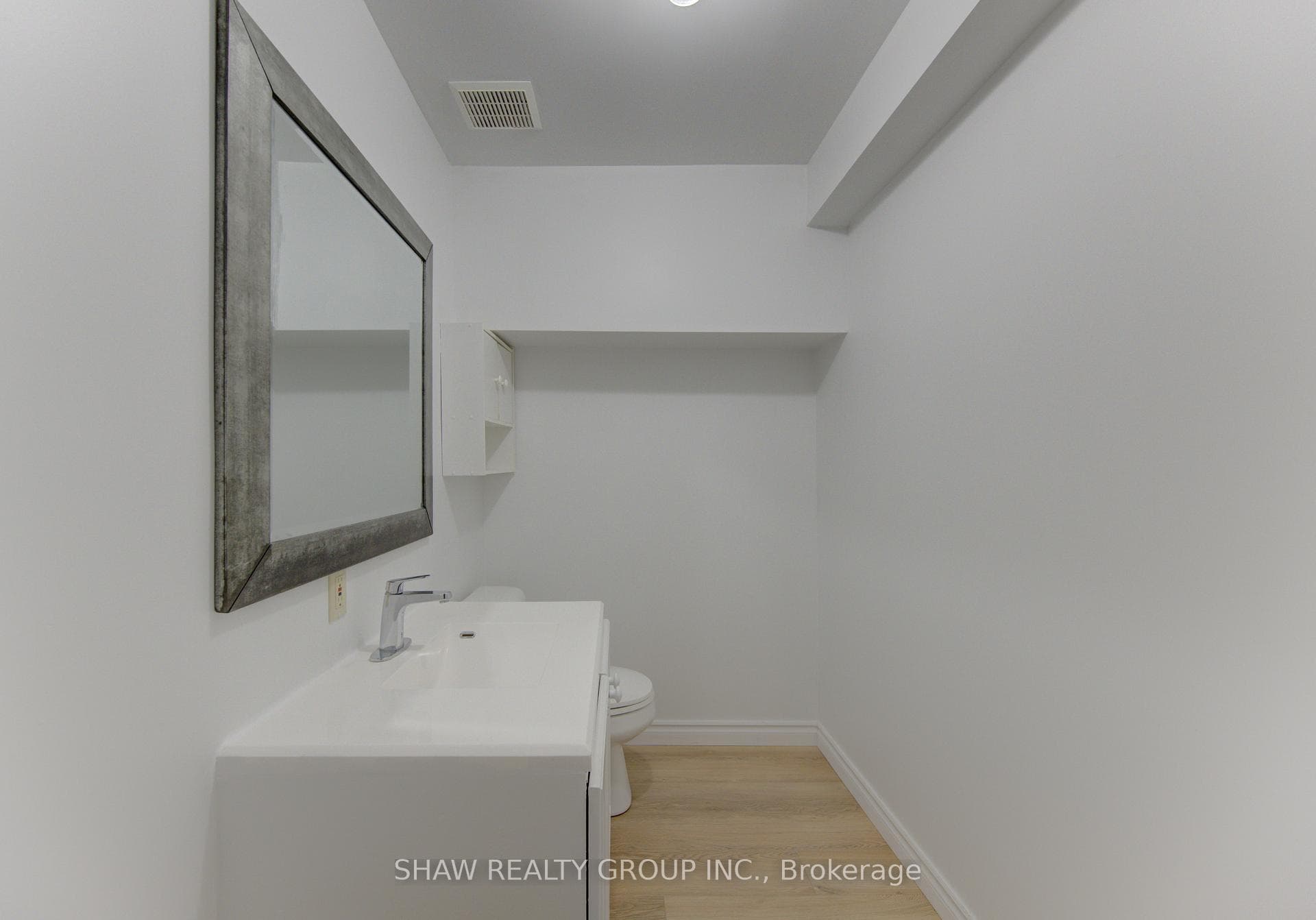 603 Pinerow Crescent Unit B photo 27
