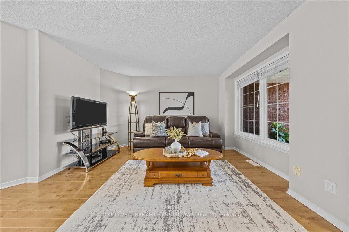 46 MARGRAVE Avenue photo 2