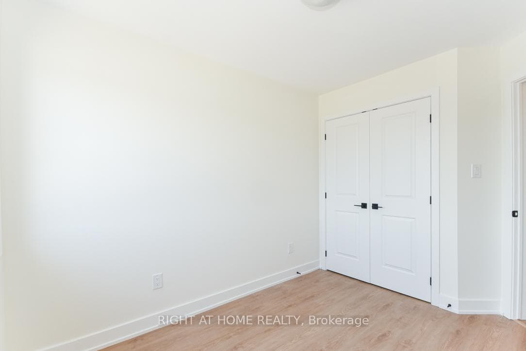 75 WHITCOMB Crescent photo 27