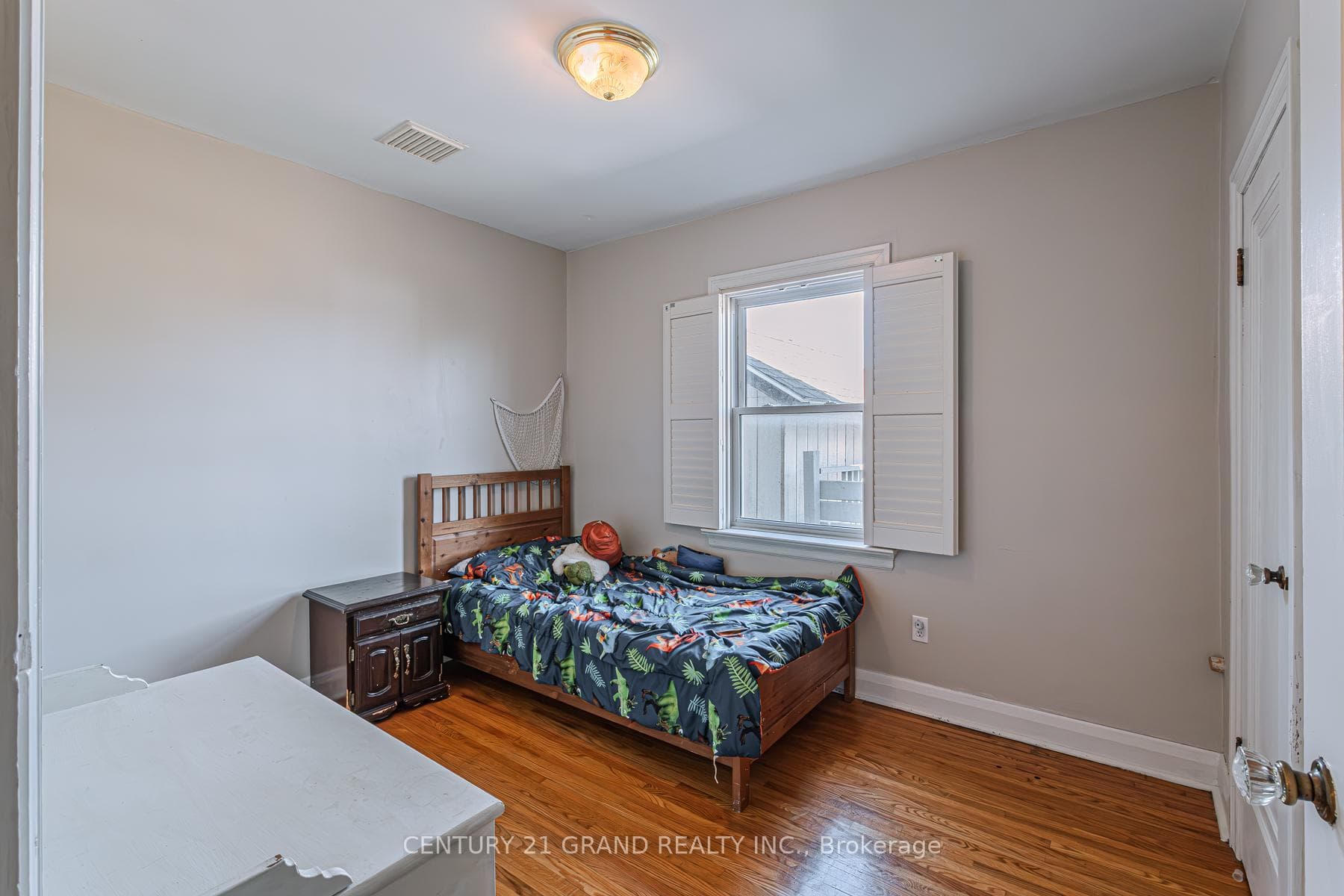 344 Simcoe Street photo 24
