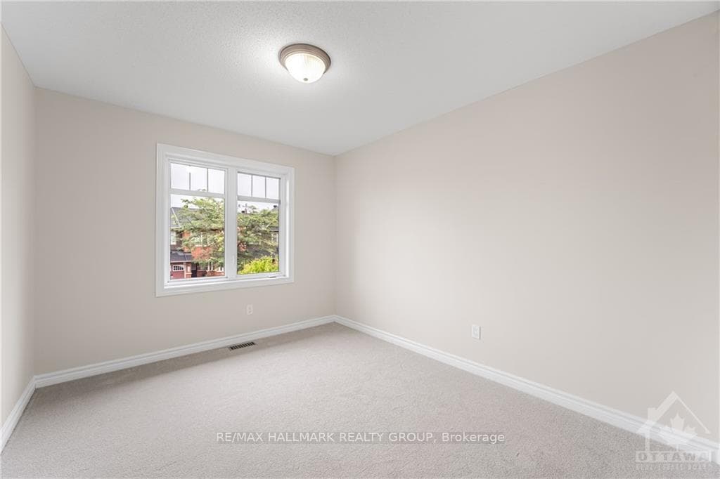 182 GARRITY Crescent photo 24