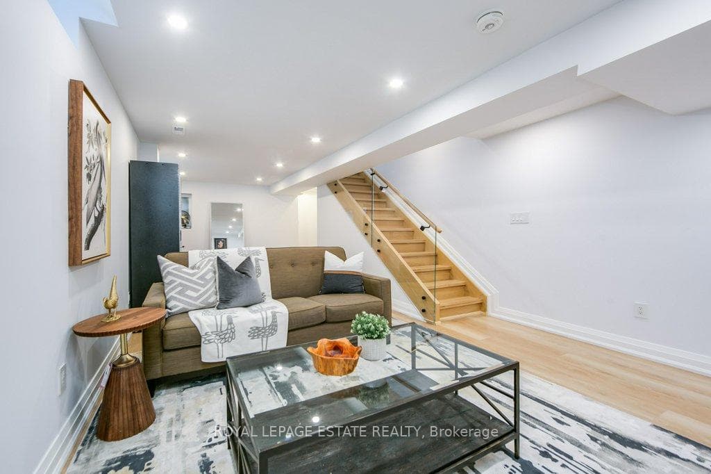 25 Herbert Avenue photo 35